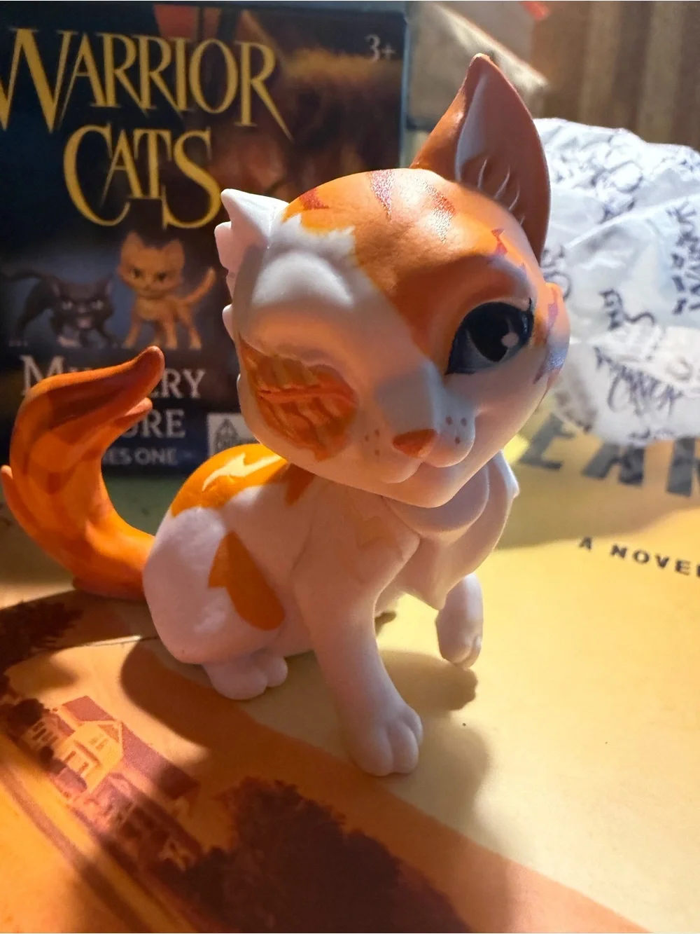 Warrior Cats Mystery Figure - Brightheart - Orange & White Calico Cat